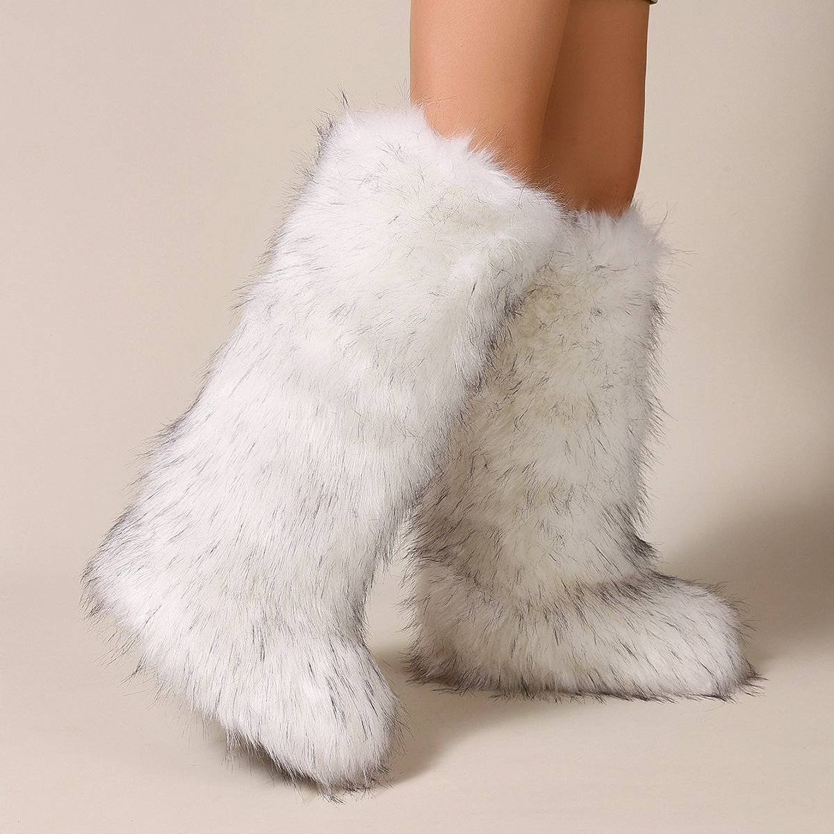 Botas altas de invierno cálidas con tacón plano y pelo.