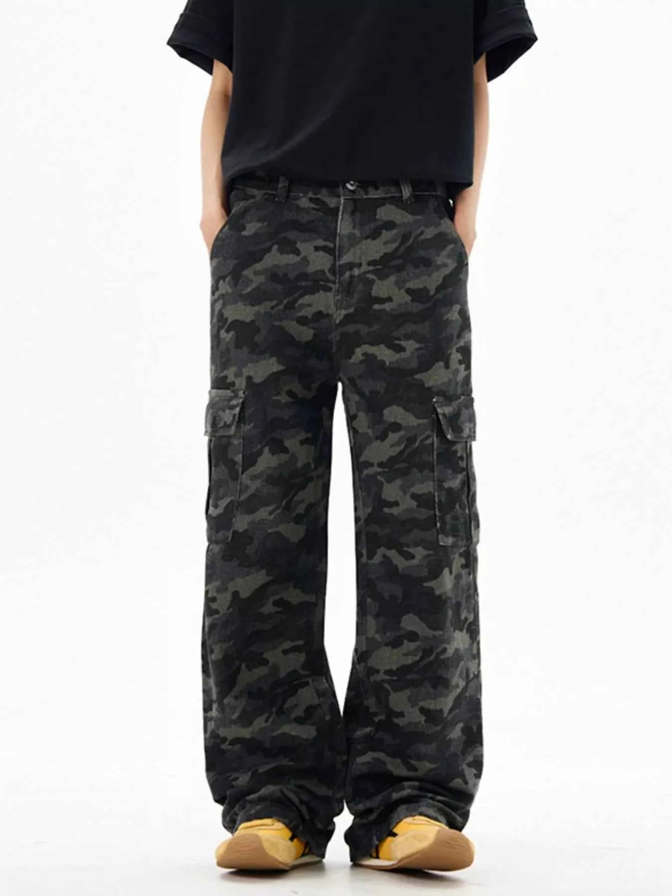Men's Relaxed Fit Camo Cargo Pants