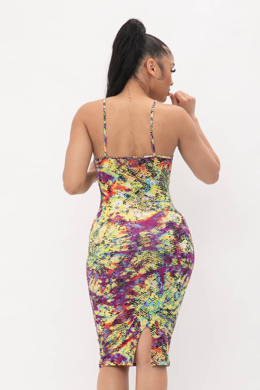 TPC Curve Flow Tie-Dye Midi – Bulk Box of 6 (Tie Dye )   🔥 $119.99 / 6-Pack Curve Bodycon Dress Set

Fitted booty-hugging silhouette • Tie-dye collection