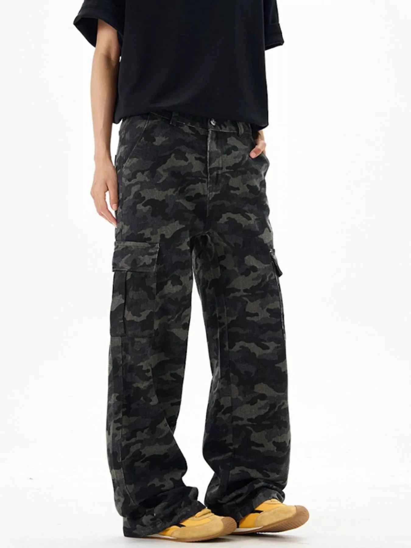 Men's Relaxed Fit Camo Cargo Pants