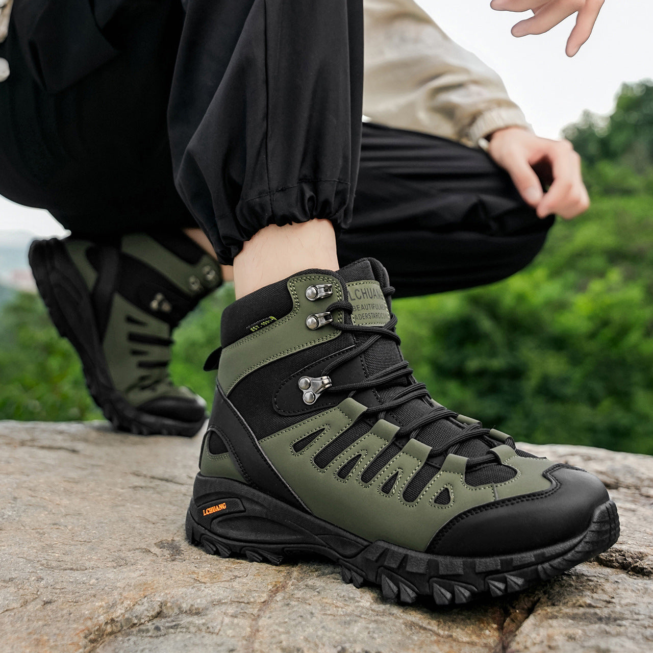 Botas Dr. Martens altas con cordones para otoño e invierno