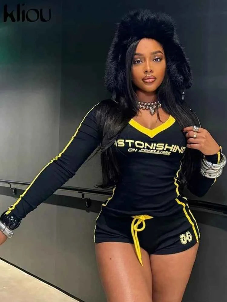 Printed Sporty 2-Piece Set (Women’s Long Sleeve Top & Fitted Shorts)