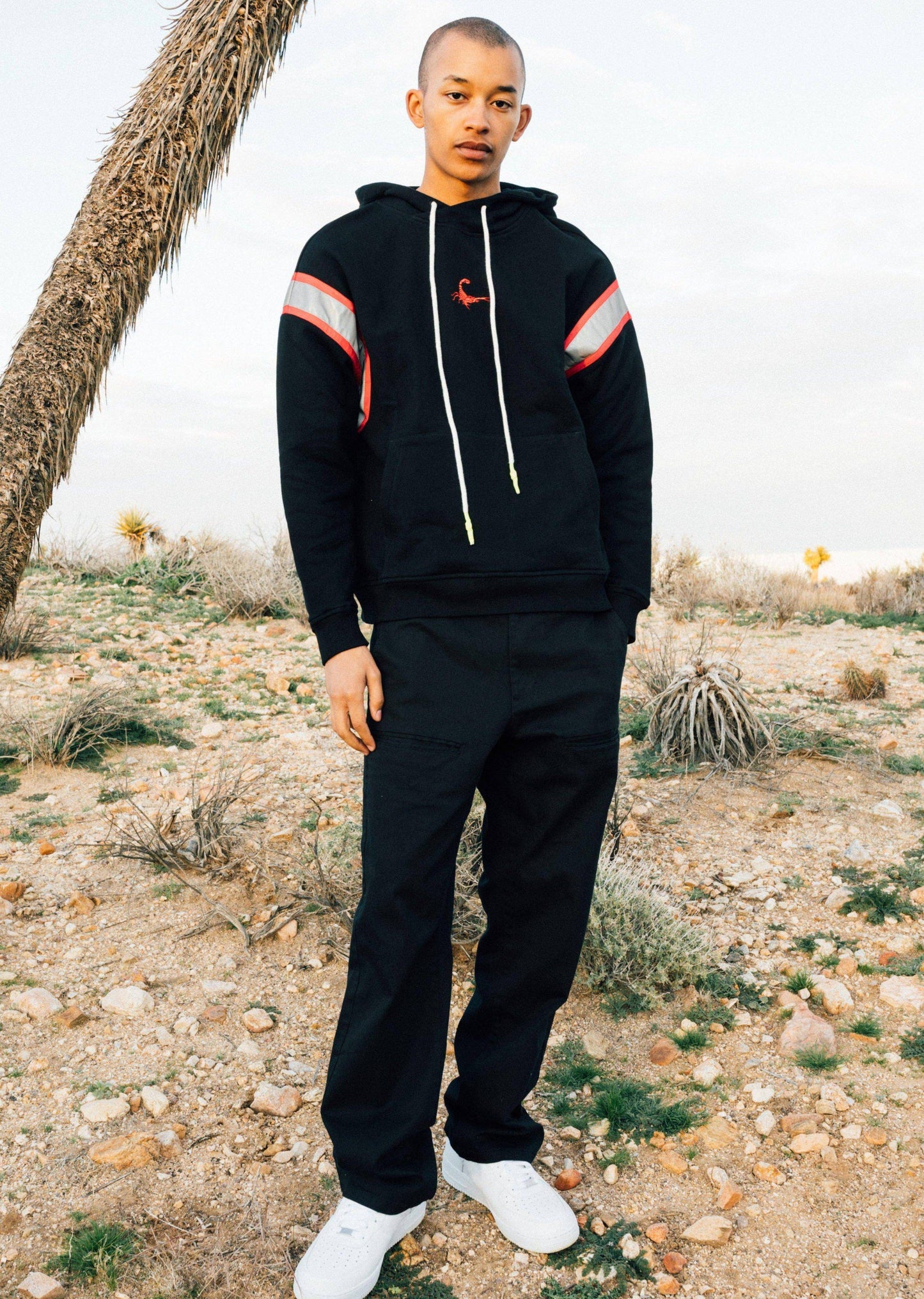 Men’s Reflective Tape Utility Cargo Hoodie – Black – Konus