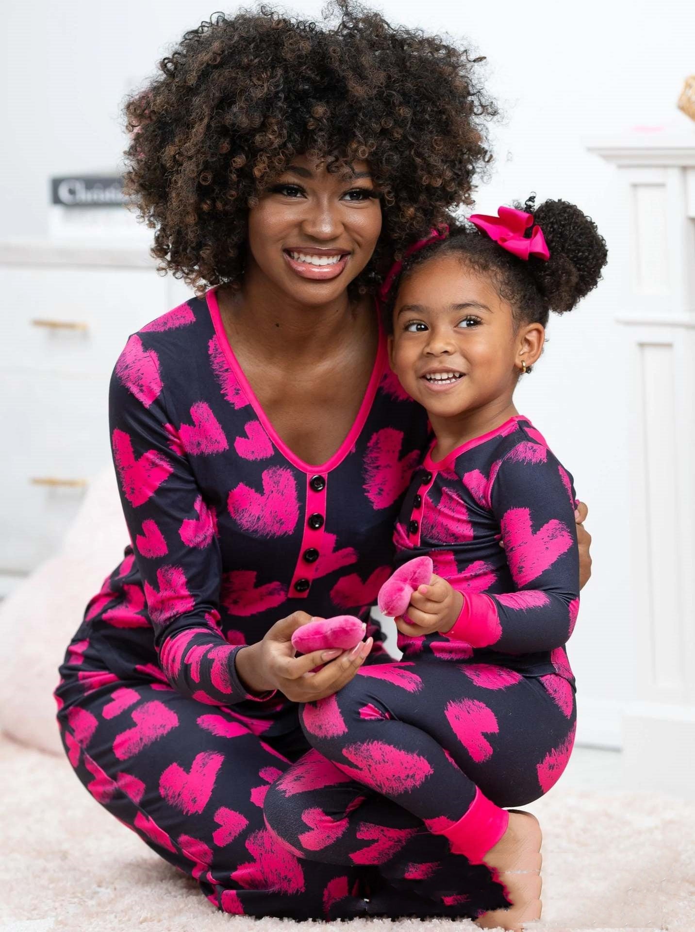 Conjunto de pijamas de San Valentín con estampado de corazones para madre e hija