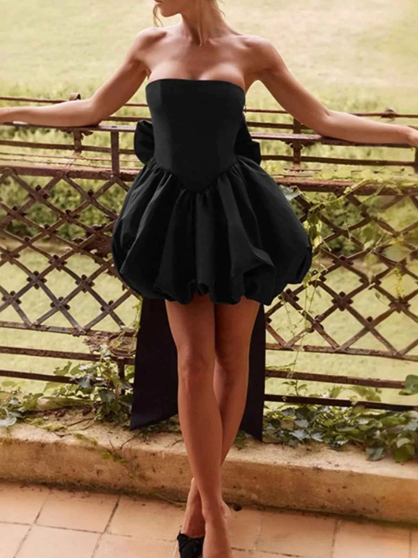 Elegant Strapless Bowknot Bubble Hem Mini Dress