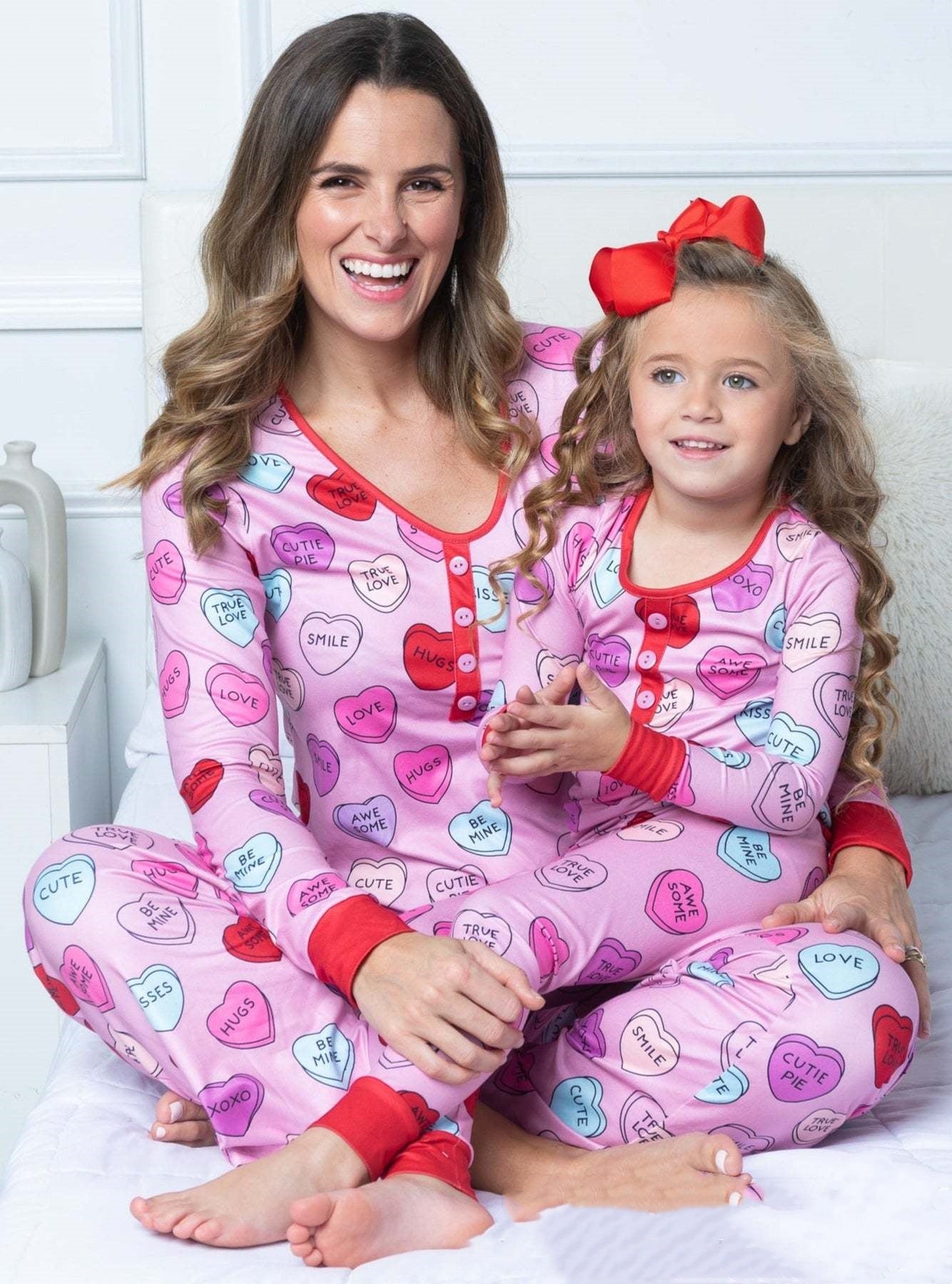 Conjunto de pijamas de San Valentín con estampado de corazones para madre e hija